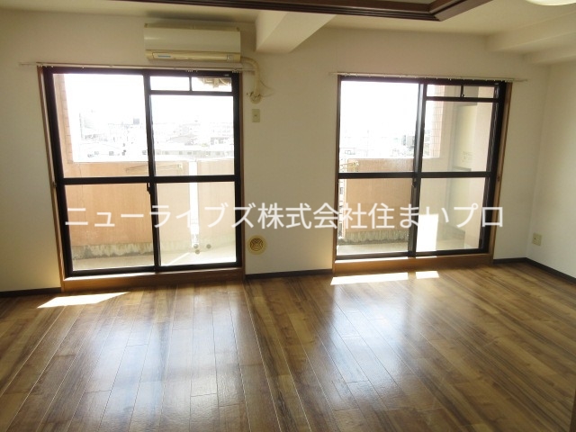 京阪本線 古川橋駅 徒歩12分 7階建 築28年の居間写真