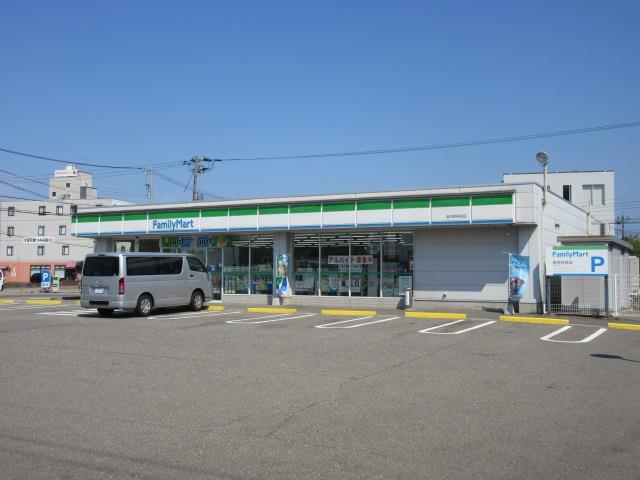 コンビニ　ファミリーマート金沢新神田店（コンビニ）まで299m