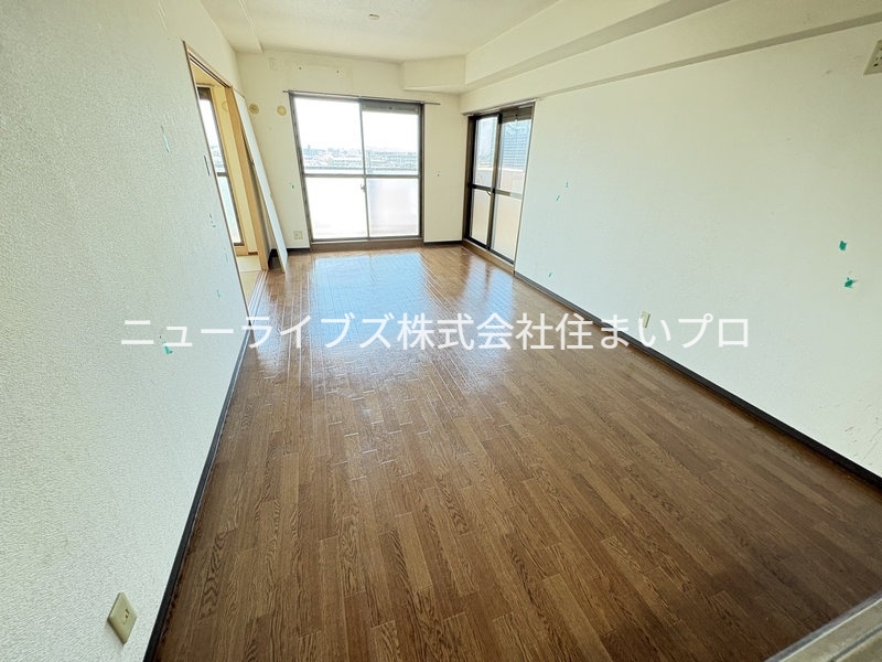 京阪本線 寝屋川市駅 徒歩4分 7階建 築28年の居間写真