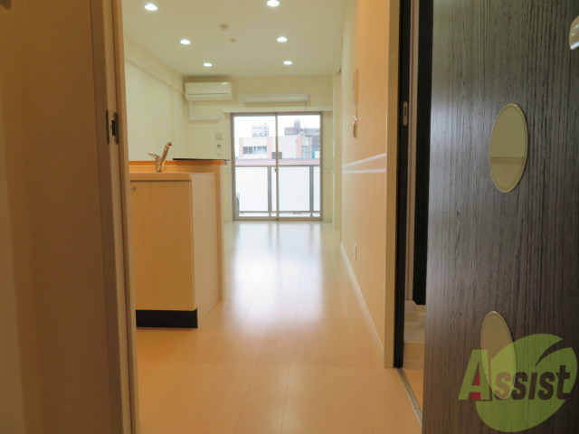 玄関　玄関からのお部屋の眺めです。照明もオシャレですね。