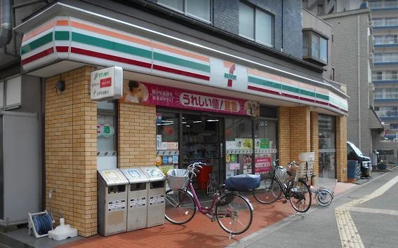 コンビニ　セブンイレブン大田区東六郷3丁目店（コンビニ）まで556m