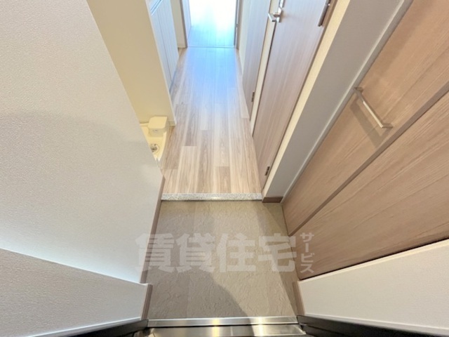 地下鉄御堂筋線 東三国駅 徒歩13分 15階建 築5年の玄関写真