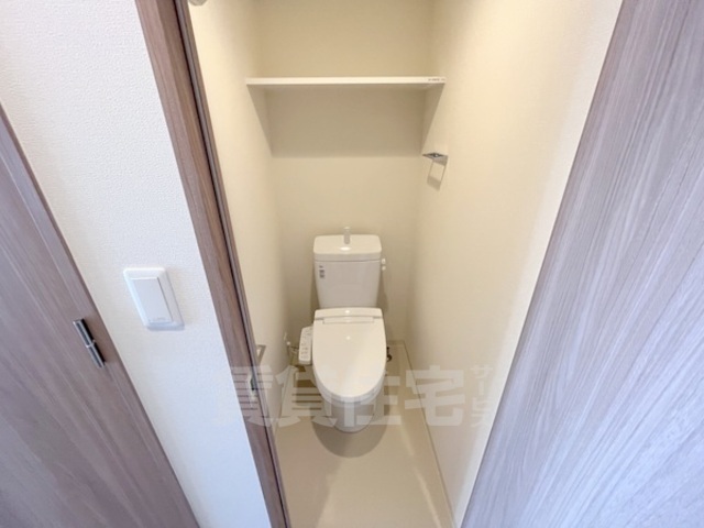 地下鉄御堂筋線 東三国駅 徒歩13分 15階建 築5年のトイレ写真