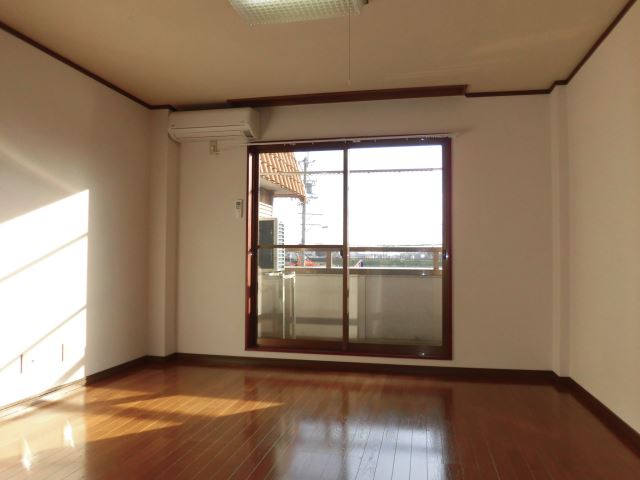 居室・リビング　エアコン付きの綺麗なお部屋です。