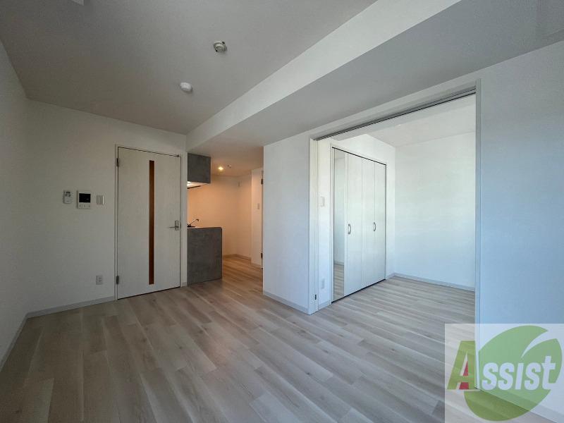 居室・リビング　白を基調とした明るい印象のお部屋になっています！