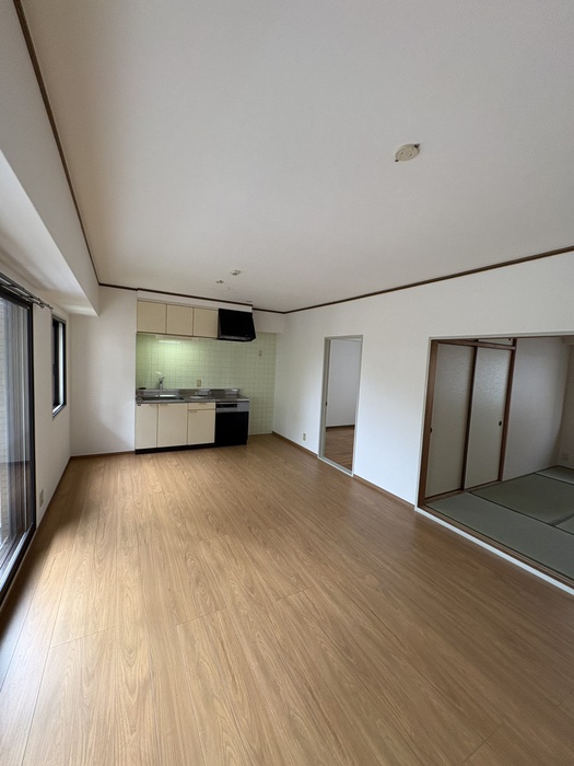 アルバート箕面5番館の居間写真