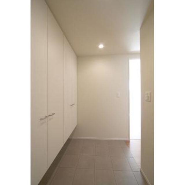 玄関　※写真は同タイプ住戸です。