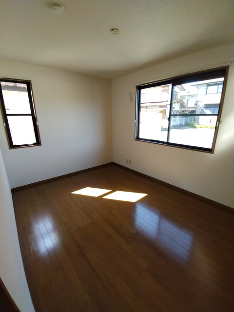 その他部屋・スペース　北側洋室６帖　窓が２ヶ所あり開放的なお部屋です♪
