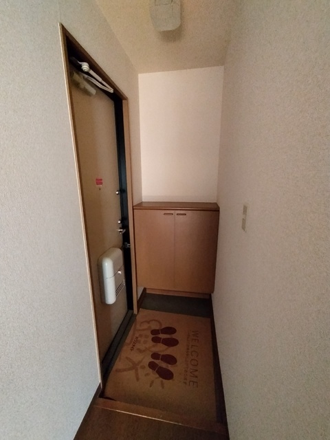 玄関　玄関　ドアポストあり♪