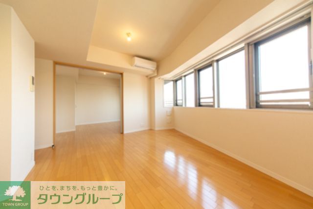 i-Suite HigashiNakanoの居間写真