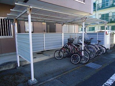 ＪＲ両毛線 前橋駅 バス乗車時間：17分 最寄りバス停で下車 徒歩5分 3階建 築37年の外観写真