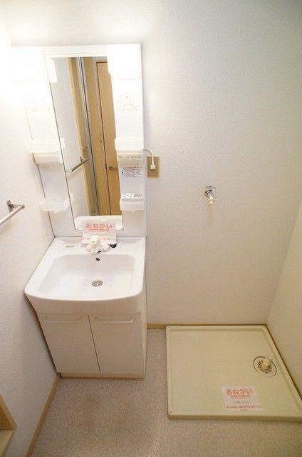 ＪＲ両毛線 前橋駅 バス乗車時間：17分 最寄りバス停で下車 徒歩5分 3階建 築37年の内装写真