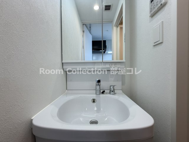 洗面設備　※同物件他部屋写真 反転、色違いの場合有 現況優先