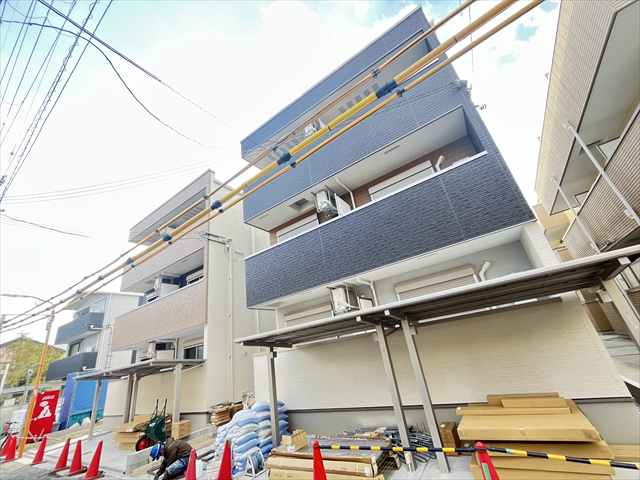 建物外観　オートロック/防犯カメラ/宅配ボックス有り