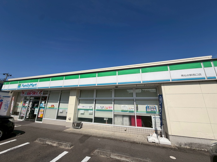 コンビニ　ファミリーマート南仙台駅西口店（コンビニ）まで120m