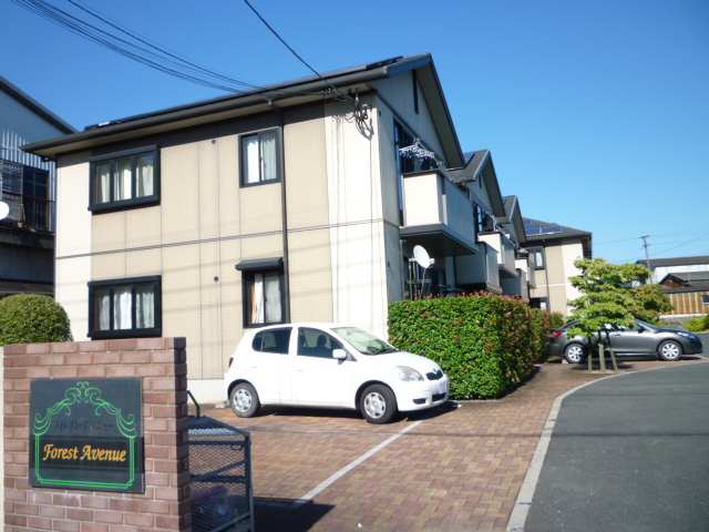 田川市大字伊田のアパートの建物外観