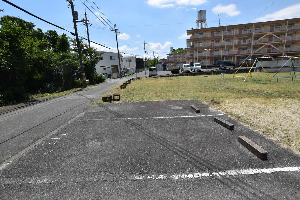 【橿原市見瀬町のマンションの駐車場】