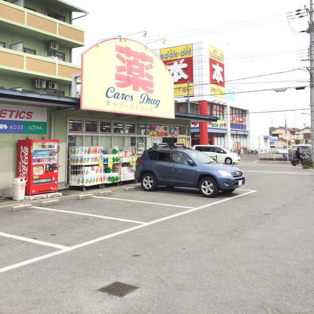 【高槻市安満中の町のマンションのドラックストア】