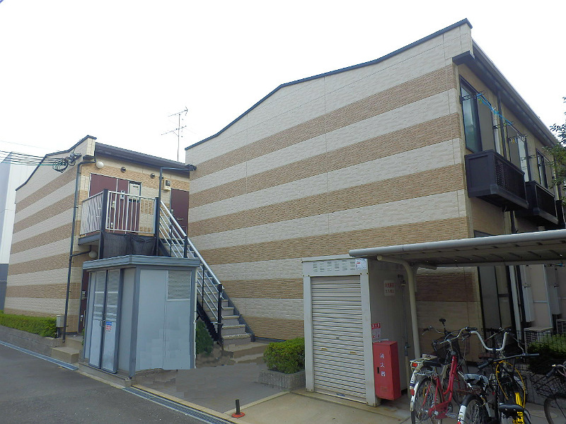 大阪市生野区巽北のアパートの建物外観
