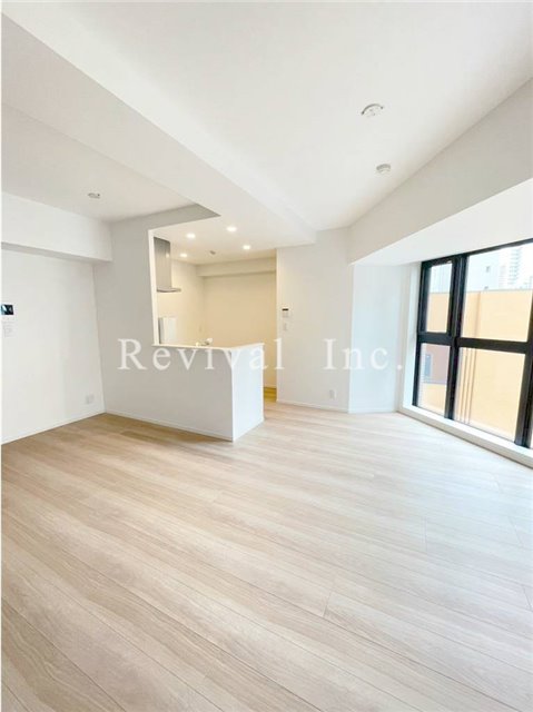 居室・リビング　解放感あるリビング空間でございます