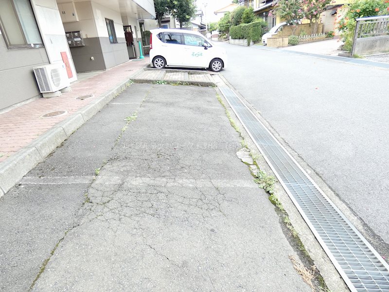 【長野市大字石渡のマンションの駐車場】