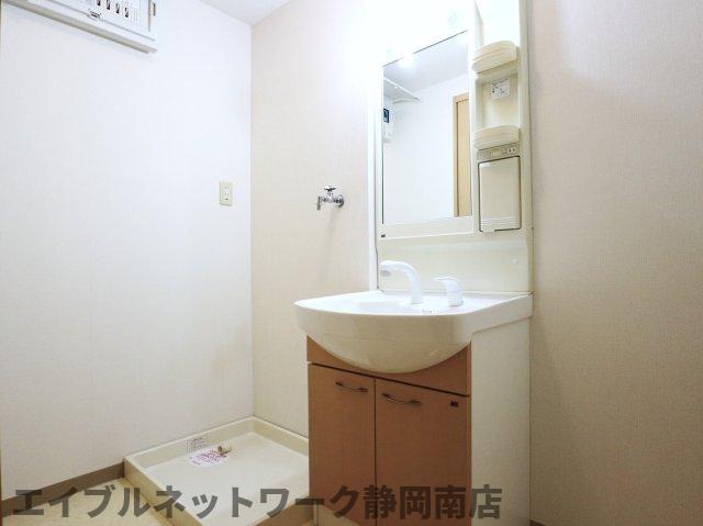 洗面設備　使いやすい洗面所です