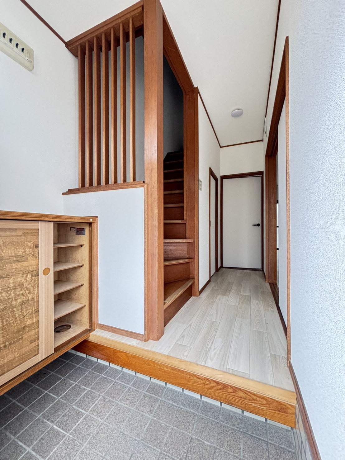 仲田1丁目戸建の玄関写真