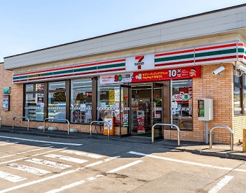 コンビニ　セブンイレブン北広島美沢店（コンビニ）まで119m