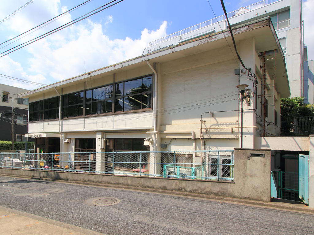 図書館　中野区立本町図書館（図書館）まで655m