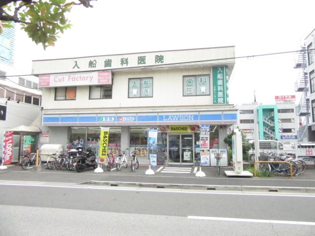 コンビニ　ローソン（コンビニ）まで530m