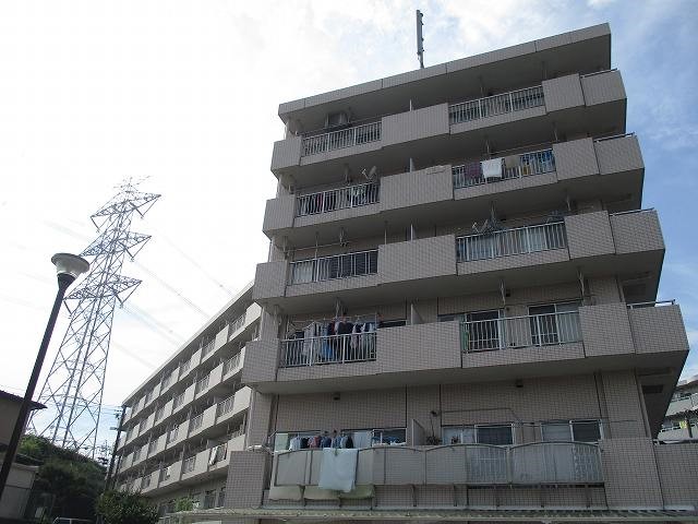 横浜市戸塚区川上町のマンションの建物外観