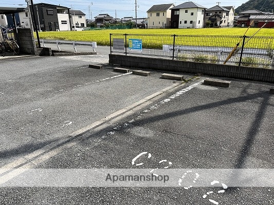 駐車場　エントランス