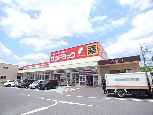 【香芝市良福寺のアパートのドラックストア】