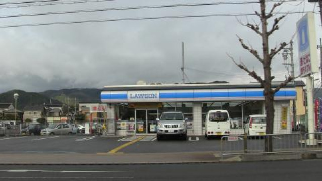 【ブランシエスタ山科大塚のコンビニ】