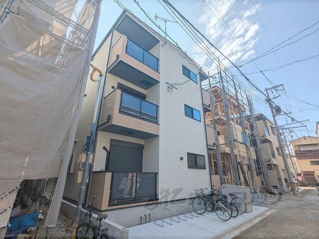 【東大阪市岩田町のアパートの建物外観】