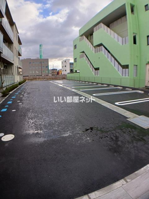 【郡山市堤下町のマンションの駐車場】