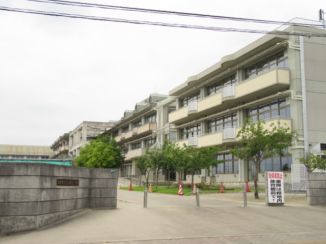 【カンパーニュ穂波壱番館の小学校】