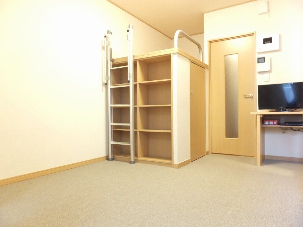 居室・リビング　家具・家電付きのお部屋です。