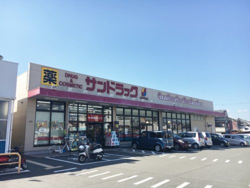 【橿原市久米町のマンションのドラックストア】