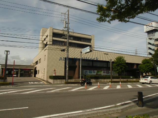 【西尾市熊味町のアパートの銀行】