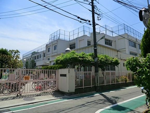 【大田区矢口のマンションの小学校】