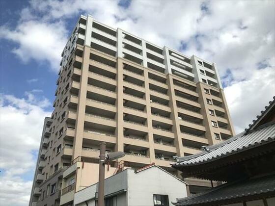 熊本市中央区本荘のマンションの建物外観