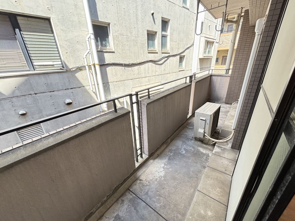 バルコニー　シューズボックスあります