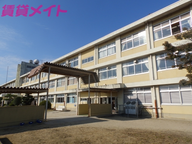 【鈴鹿市須賀のアパートの小学校】