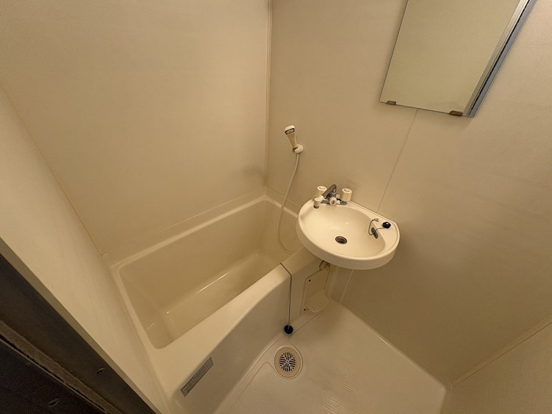 バス・シャワールーム　清潔感のあるお風呂で一日の疲れを癒しましょう。