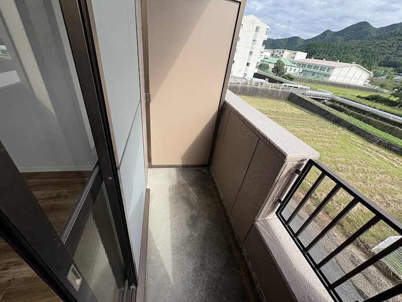 バルコニー　南向きのバルコニーですので、陽当たり良好です。