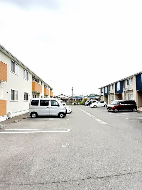 【Ｏｃｅａｎ　Ｖｉｌｌａｇｅ　Iの駐車場】