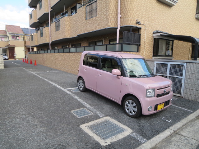 【ヴィラサルーテの駐車場】