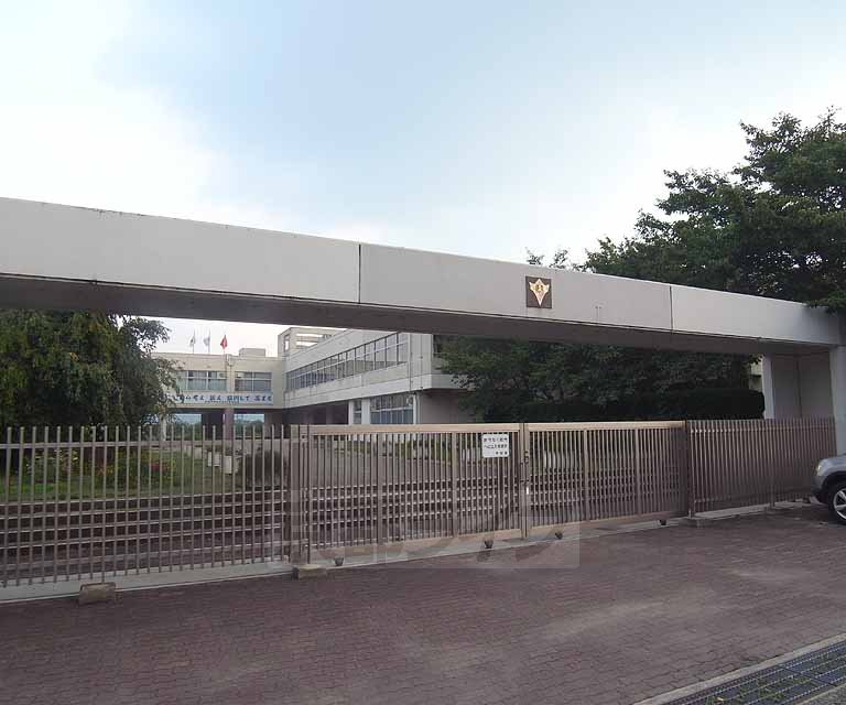 【亀岡市大井町小金岐のアパートの中学校】