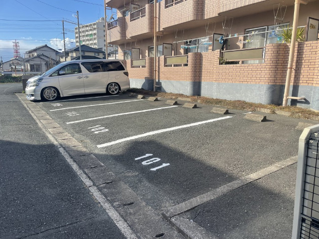 【浜松市中央区渡瀬町のマンションの駐車場】